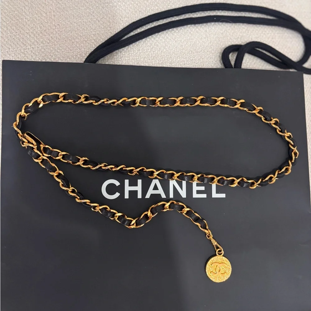 Authentic 1982 CHANEL vintage black leather single chain link belt 90cm